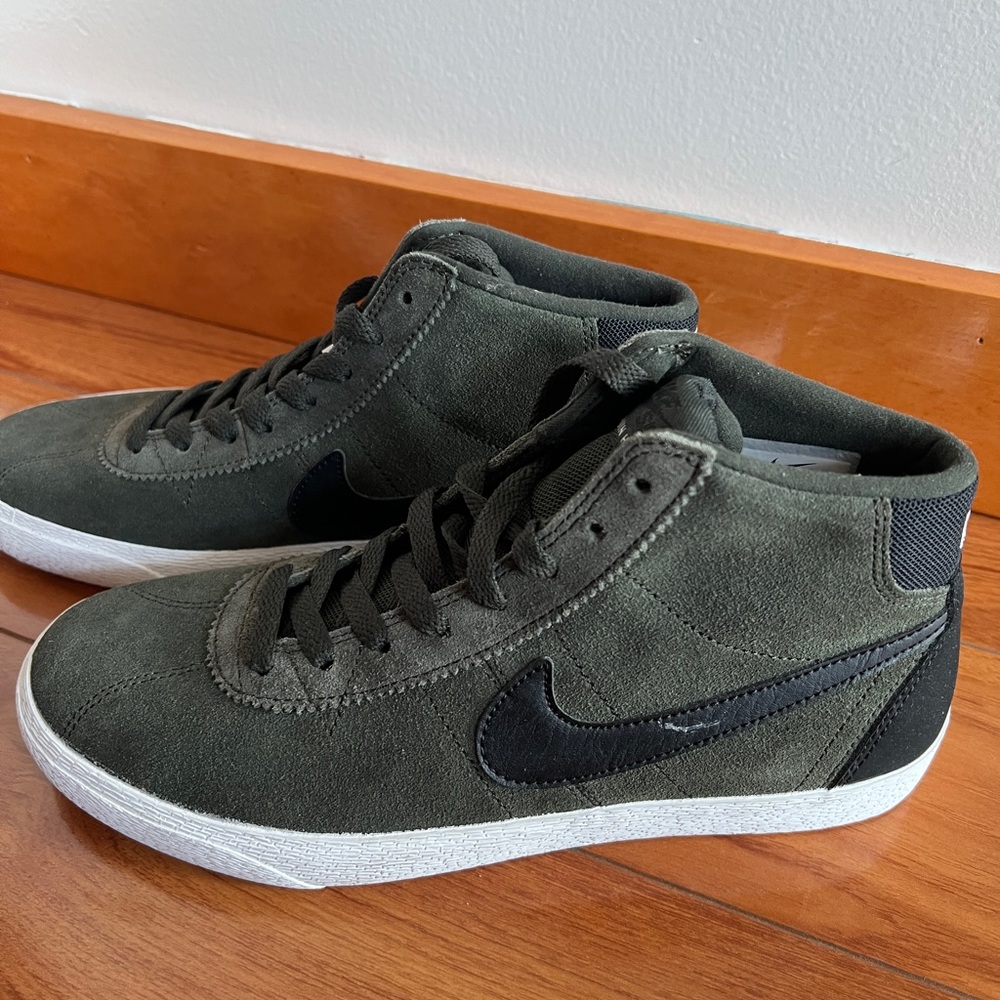 Women’s Nike dunks high top green size 8.5